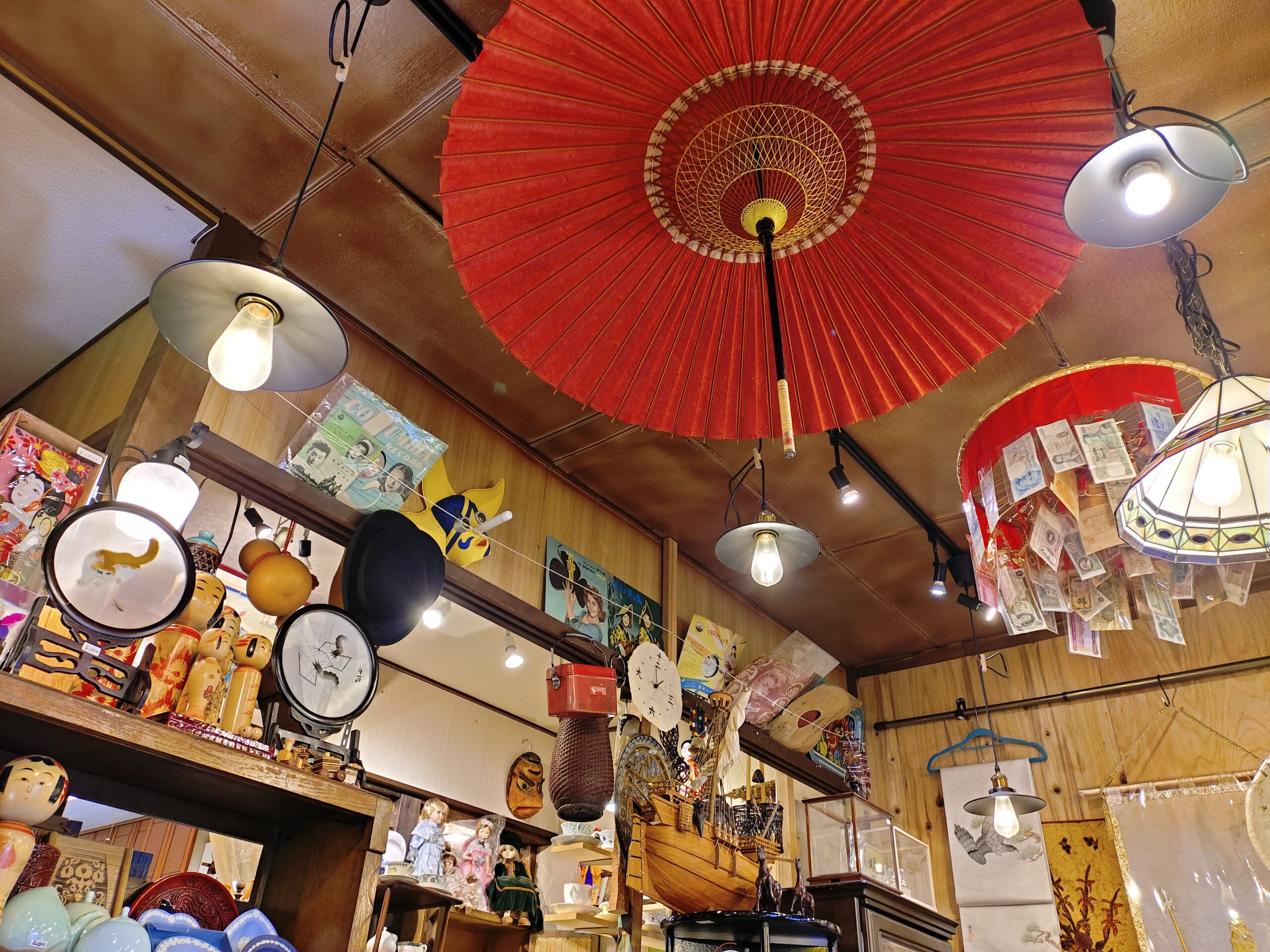 あなたが現在見ているのは 【京都・出町柳】骨董カフェ京やと櫛かんざし京やを巡る｜AIアーティストTucci Rainのインスピレーション探訪