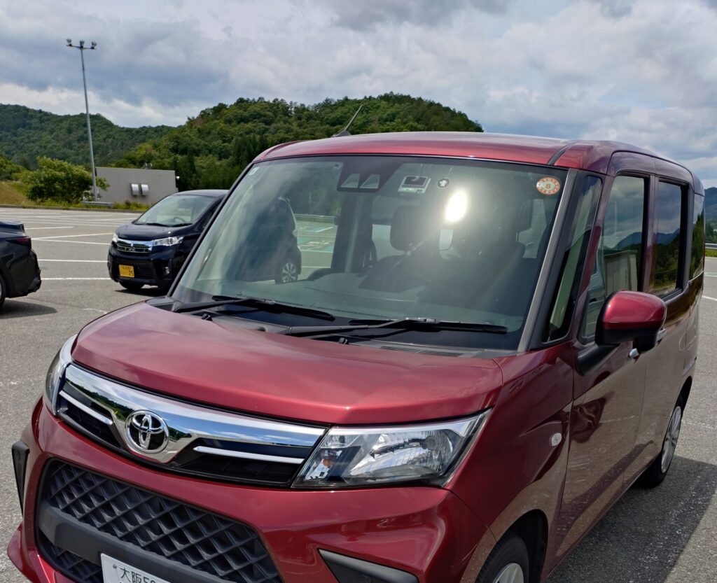赤いレンタカー